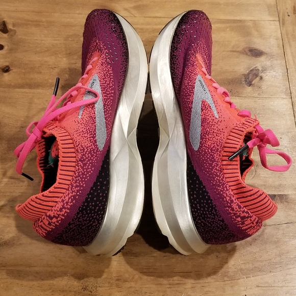 Brooks Levitate 2 Pink Purple Silver Running Shoes Womens Size 8 - Picture 7 of 11